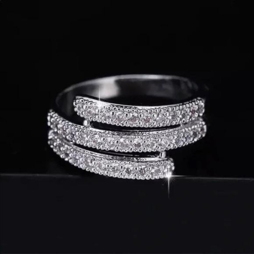 925 STERLING SILVER RING, CUTE RING, SHINY RING. - Picture 4 of 5